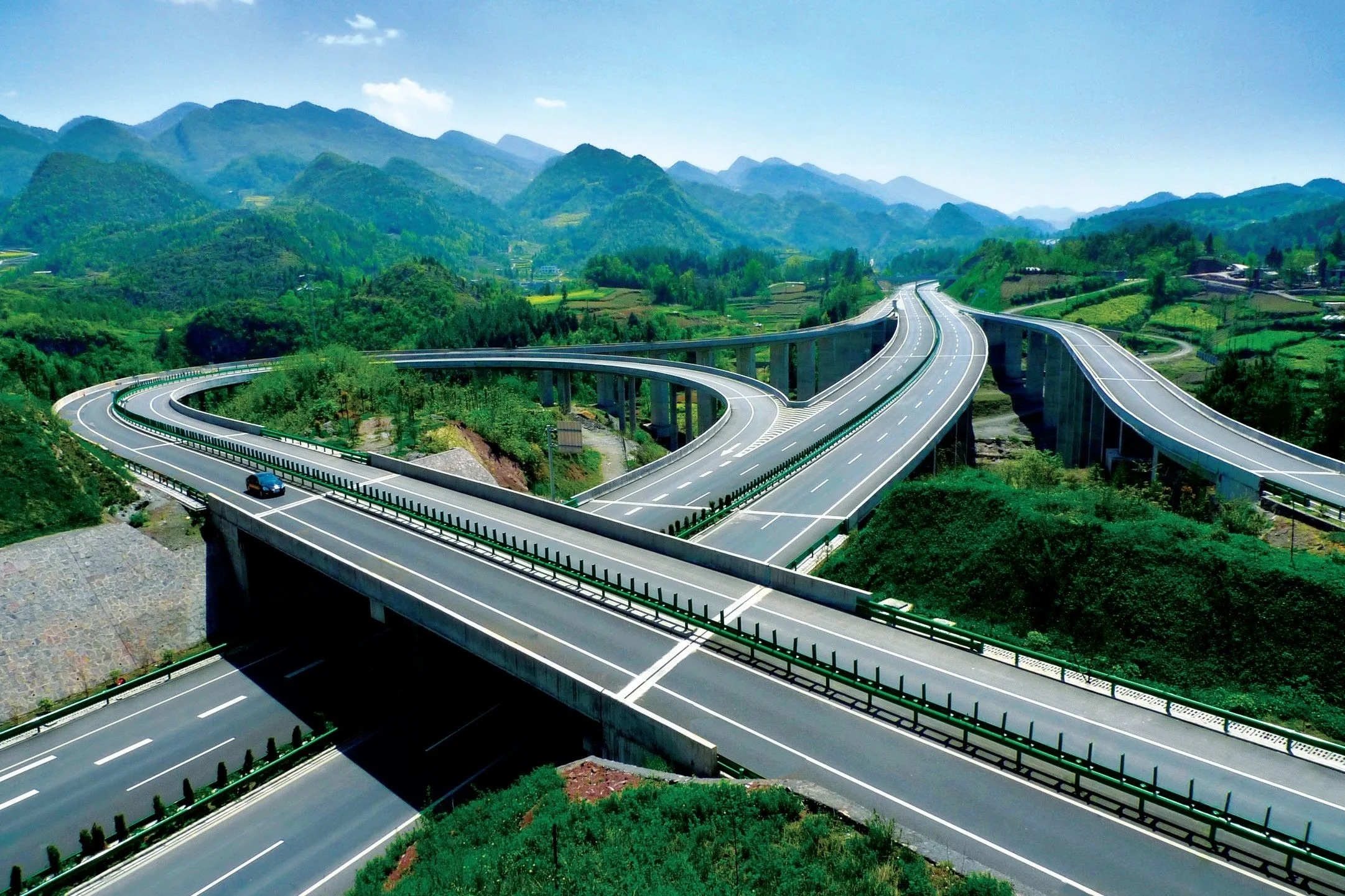 CONSTRUYENDO INFRAESTRUCTURA